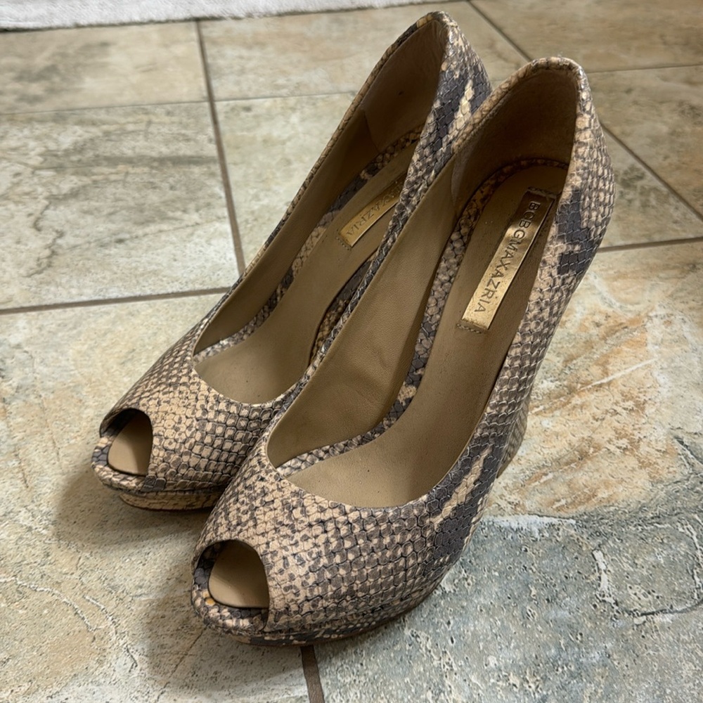 BCBGMAXAZRIA MA-Dahlia1 Dark Natural Watersnake Print 5.5